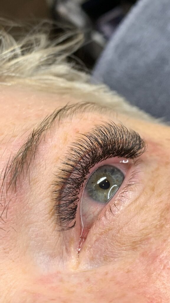 Light Volume Wimpernverlängerung 2D–3D