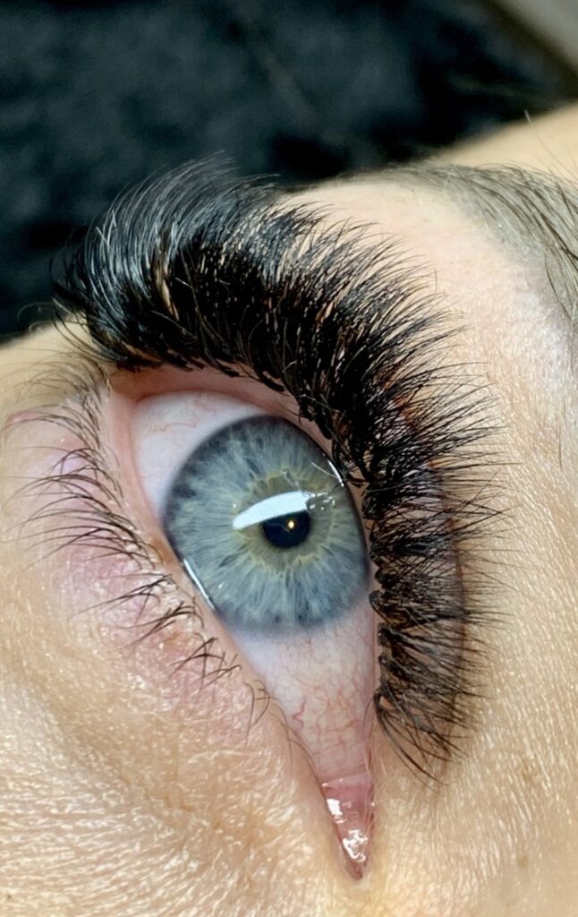 Medium Volume Wimpernverlängerung 4D–6D