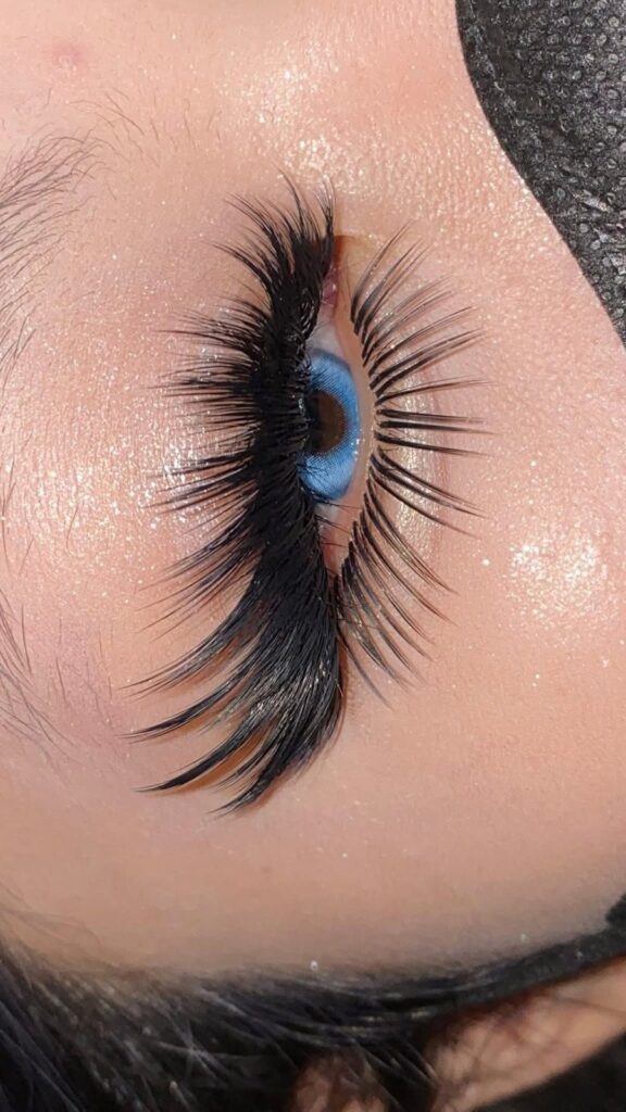 Mega Volume Wimpernverlängerung ab 7D